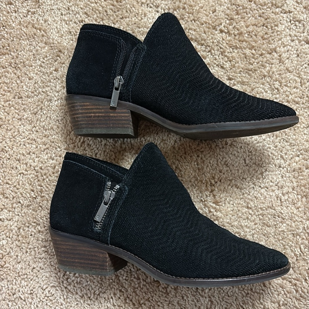 Lucky brand suede ankle boots textured 7.5